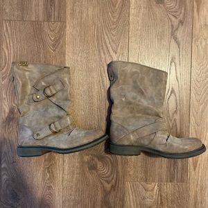 Roxy Boots